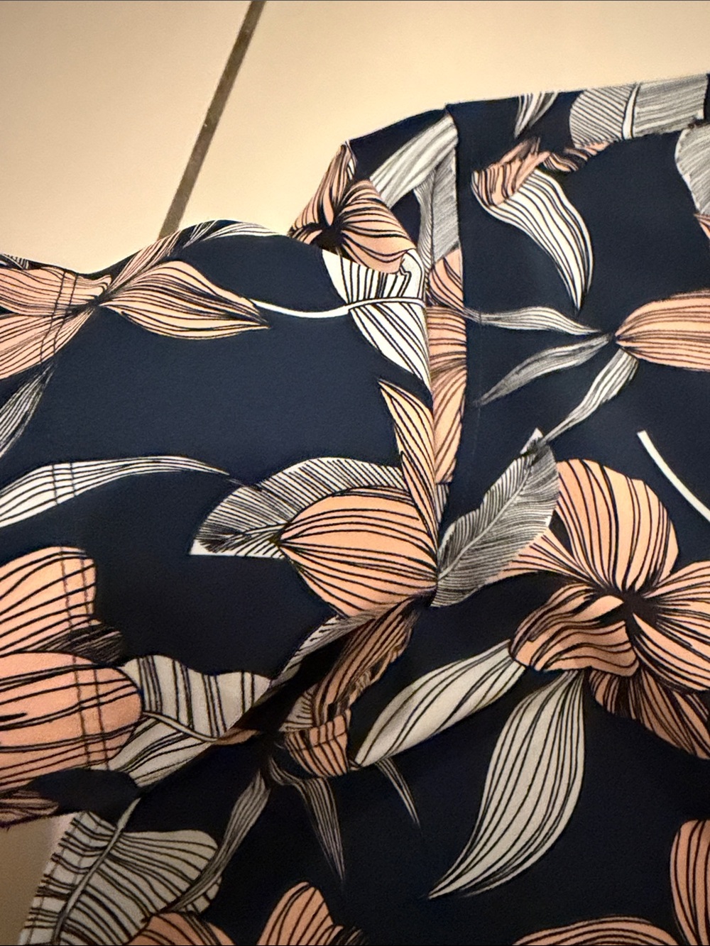 Casual Floral Short-Sleeve Button-Down Shirt - Navy & Peach - Picture 4 of 5